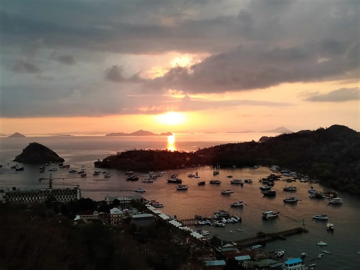 Sunset Ciao Hostel Labuan Bajo